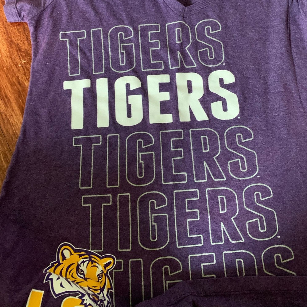 LSU tiger V-Neck